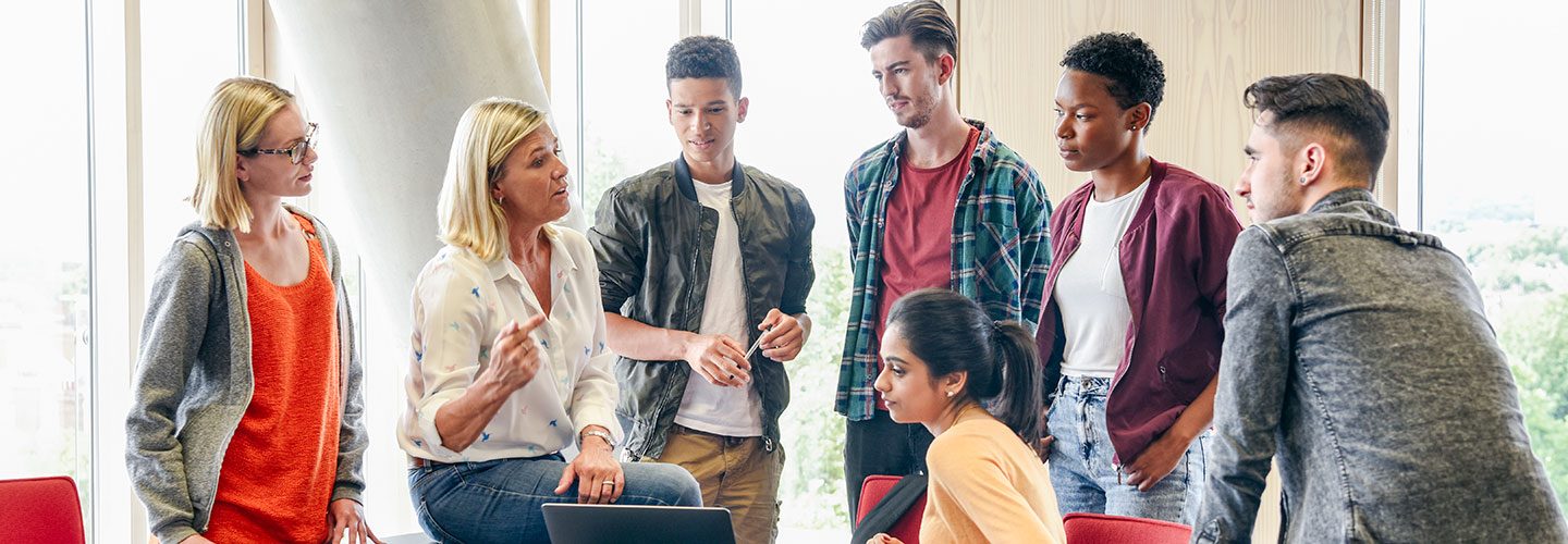 Finanzielle Bildung für junge Menschen Junge Menschen brauchen finanzielle Bildung